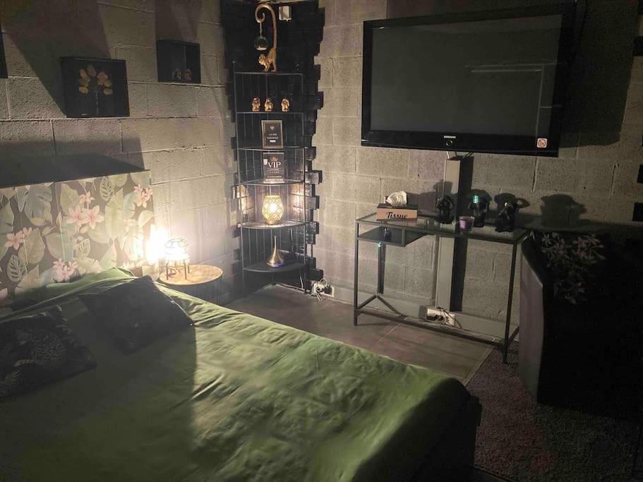 Vip Lounge Appartement Avec Jacuzzi Et Jardin Andenne 外观 照片