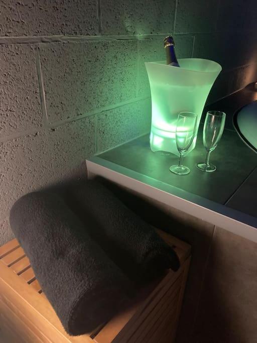 Vip Lounge Appartement Avec Jacuzzi Et Jardin Andenne 外观 照片