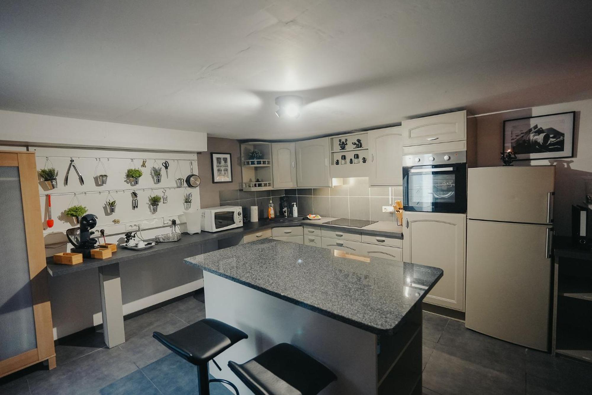 Vip Lounge Appartement Avec Jacuzzi Et Jardin Andenne 外观 照片